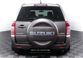 Подержанный автомобиль Suzuki Grand Vitara 2013 года (6 фото)