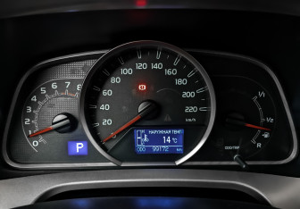 Подержанный автомобиль Toyota RAV4 2014 года (13 фото)