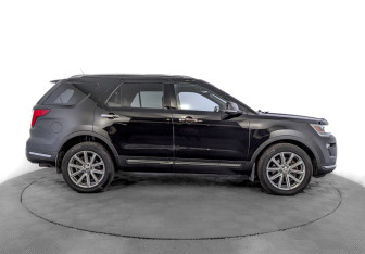Подержанный автомобиль Ford Explorer 2018 года (4 фото)