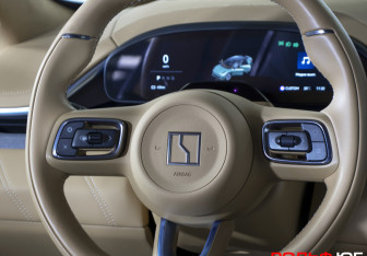 Подержанный автомобиль Zeekr 001 2024 года (13 фото)