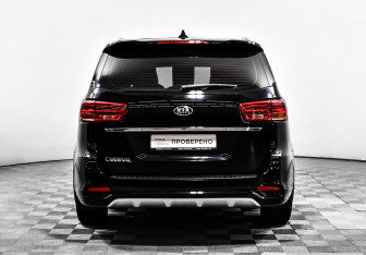 Подержанный автомобиль Kia Carnival 2019 года (6 фото)