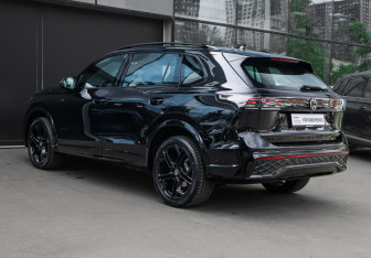 Подержанный автомобиль Volkswagen Tiguan 2025 года (6 фото)