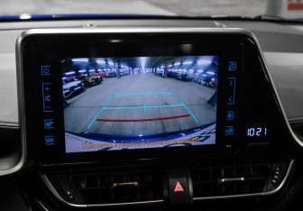 Подержанный автомобиль Toyota C-HR 2019 года (18 фото)