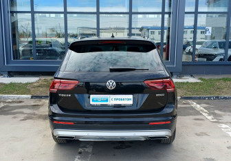 Подержанный автомобиль Volkswagen Tiguan 2020 года (6 фото)