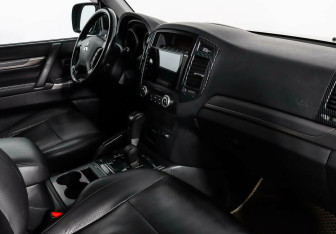 Подержанный автомобиль Mitsubishi Pajero 2013 года (5 фото)