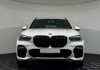 Подержанный автомобиль BMW X5 2019 года (3 фото)