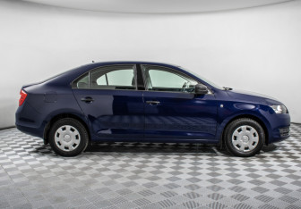 Подержанный автомобиль Skoda Rapid Liftback 2015 года (4 фото)