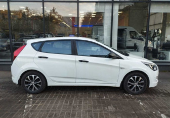 Подержанный автомобиль Hyundai Solaris Hatchback 2016 года (4 фото)