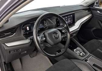Подержанный автомобиль Skoda Octavia Liftback 2021 года (15 фото)
