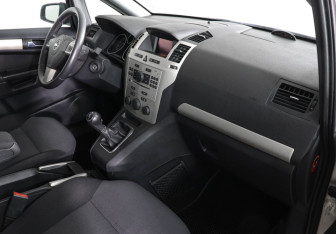 Подержанный автомобиль Opel Zafira Compactvan 2008 года (10 фото)
