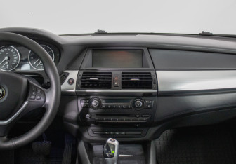 Подержанный автомобиль BMW X5 2008 года (14 фото)