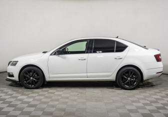 Подержанный автомобиль Skoda Octavia Liftback 2018 года (8 фото)