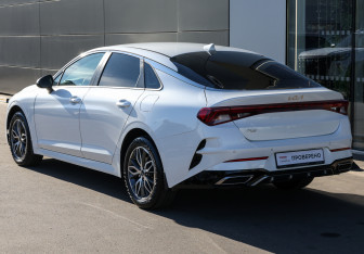 Подержанный автомобиль Kia K5 2021 года (7 фото)