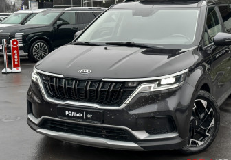 Подержанный автомобиль Kia Carnival 2021 года (23 фото)