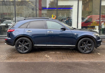 Подержанный автомобиль Infiniti FX 2006 года (4 фото)