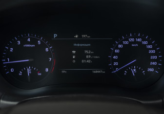 Подержанный автомобиль Genesis G80 2019 года (11 фото)