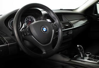 Подержанный автомобиль BMW X6 2010 года (9 фото)