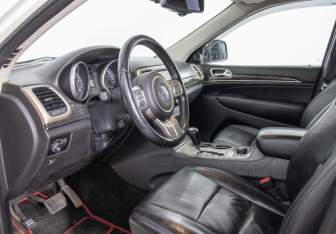 Подержанный автомобиль Jeep Grand Cherokee 2012 года (10 фото)
