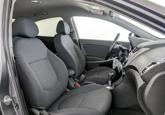 Подержанный автомобиль Hyundai Solaris Sedan 2012 года (23 фото)