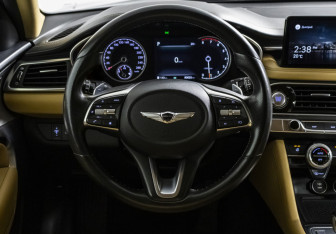 Подержанный автомобиль Genesis G70 2021 года (12 фото)