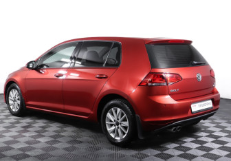 Подержанный автомобиль Volkswagen Golf Hatchback 2014 года (7 фото)
