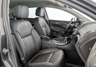 Подержанный автомобиль Opel Insignia Sedan 2014 года (25 фото)