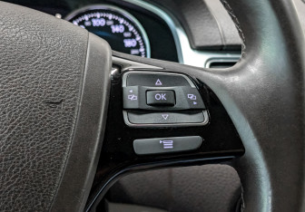 Подержанный автомобиль Volkswagen Touareg 2016 года (25 фото)