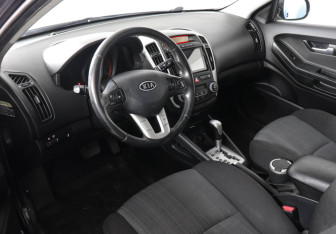Подержанный автомобиль Kia Ceed Hatchback 2011 года (5 фото)