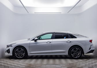 Подержанный автомобиль Kia K5 2021 года (8 фото)