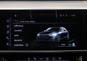 Подержанный автомобиль Audi A8 2021 года (18 фото)