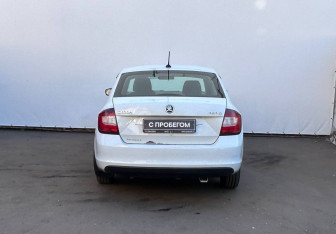 Подержанный автомобиль Skoda Rapid Liftback 2018 года (7 фото)