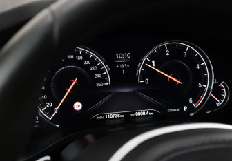 Подержанный автомобиль BMW X3 2018 года (12 фото)