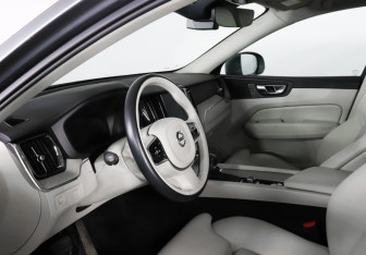 Подержанный автомобиль Volvo XC60 2018 года (9 фото)