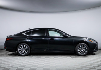 Подержанный автомобиль Lexus ES 2018 года (4 фото)