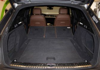 Подержанный автомобиль Audi e-tron 2021 года (34 фото)