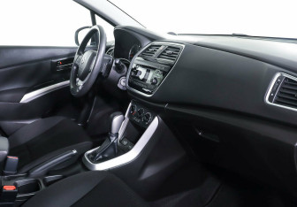 Подержанный автомобиль Suzuki SX4 Hatchback 2018 года (9 фото)