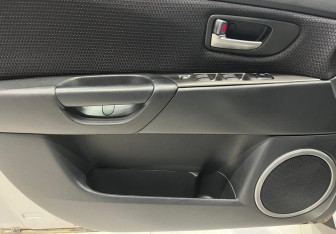 Подержанный автомобиль Mazda 3 Sedan 2007 года (10 фото)