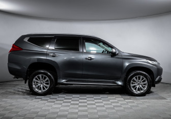 Подержанный автомобиль Mitsubishi Pajero Sport 2018 года (4 фото)
