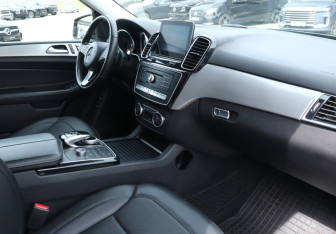 Подержанный автомобиль Mercedes-Benz GLE 2018 года (9 фото)