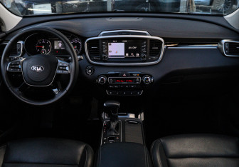 Подержанный автомобиль Kia Sorento 2018 года (9 фото)