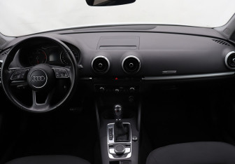 Подержанный автомобиль Audi A3 Sedan 2018 года (12 фото)