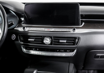 Подержанный автомобиль Kia K900 2019 года (13 фото)