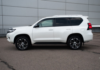 Подержанный автомобиль Toyota Land Cruiser Prado 2021 года (8 фото)