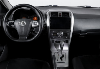 Подержанный автомобиль Toyota Corolla Sedan 2012 года (12 фото)