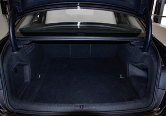 Подержанный автомобиль Audi A4 Sedan 2016 года (35 фото)