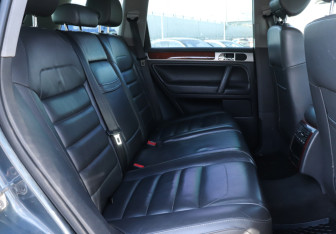 Подержанный автомобиль Volkswagen Touareg 2007 года (10 фото)