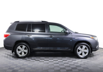 Подержанный автомобиль Toyota Highlander 2011 года (4 фото)