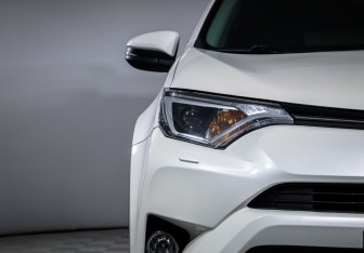 Подержанный автомобиль Toyota RAV4 2015 года (18 фото)