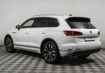 Подержанный автомобиль Volkswagen Touareg 2019 года (7 фото)