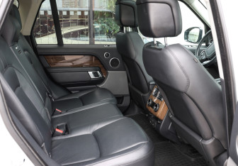 Подержанный автомобиль Land Rover Range Rover 2018 года (12 фото)